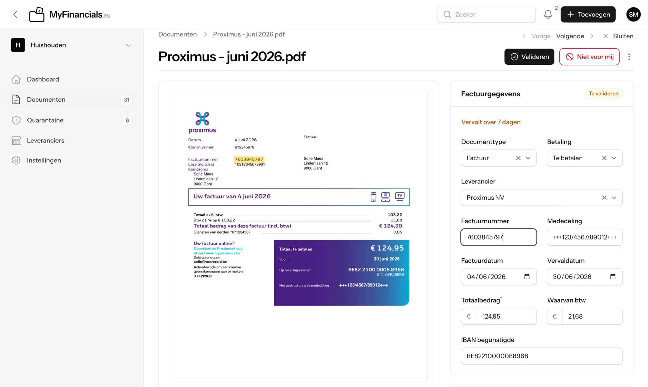 Een factuur in MyFinancials: links het ingelezen document, rechts de automatisch herkende velden. Het geselecteerde veld licht op in het document.